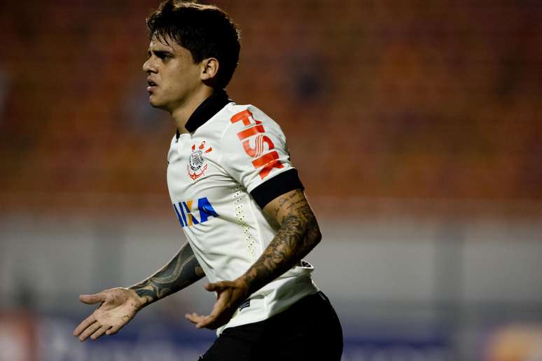 Com urgência! O São Paulo precisa buscar um novo zagueiro para