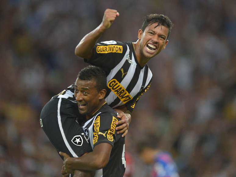 <p>Rec&eacute;m-contratado, Wallyson deu&nbsp;show e colocou&nbsp;Botafogo na fase de grupos da Libertadores, nesta quarta-feira, ap&oacute;s fazer tr&ecirc;s gols na vit&oacute;ria por 4 a 0 sobre o Deportivo Quito</p>