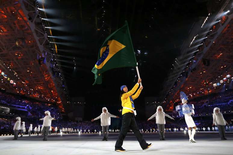 <p>Jaqueline Mourão foi a porta-bandeira do Brasil</p>