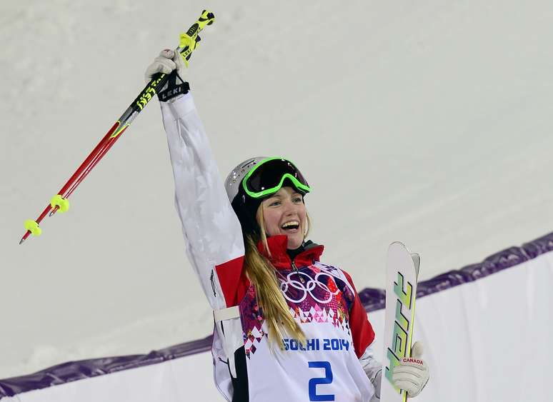 Justine Dufour-Lapointe, 19 anos, ficou com o ouro no esqui moguls