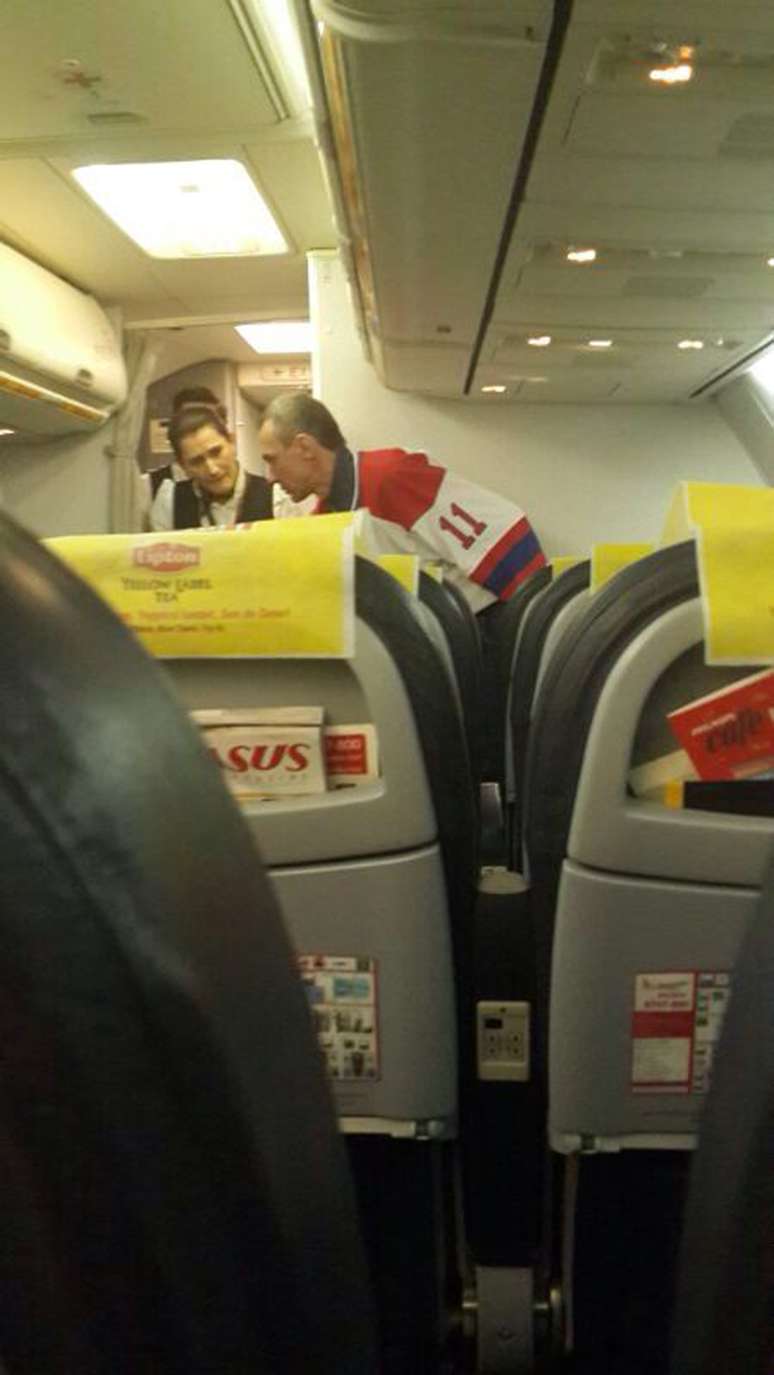 Ucraniano que tentou sequestrar avião fala com comissários de bordo