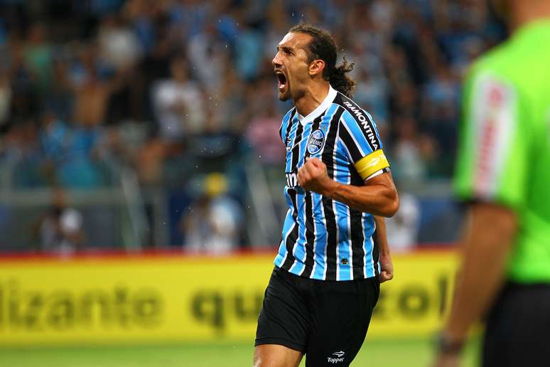 <p>Pênalti duvidoso cobrado com categoria por Barcos foi bastante questionado pelos jogadores do Inter</p>