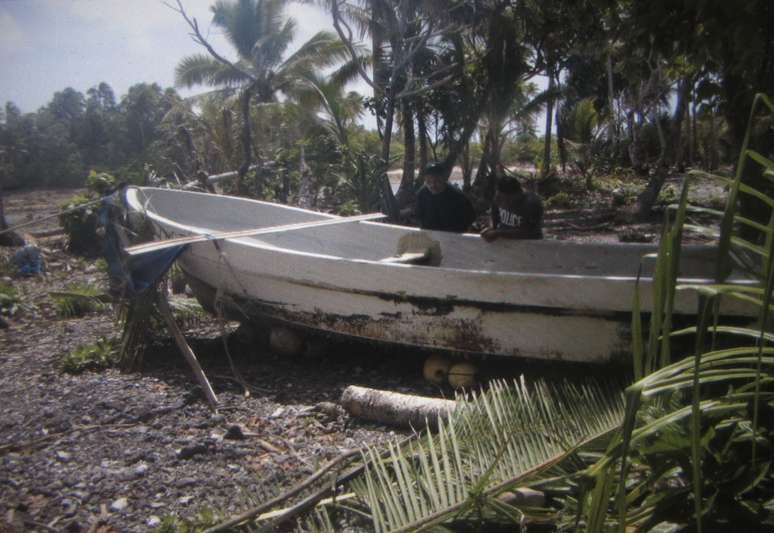 <B>9 de fevereiro - </B>Imagem mostra o barco de sete metros onde o salvadorenho ficou à deriva por mais de um ano