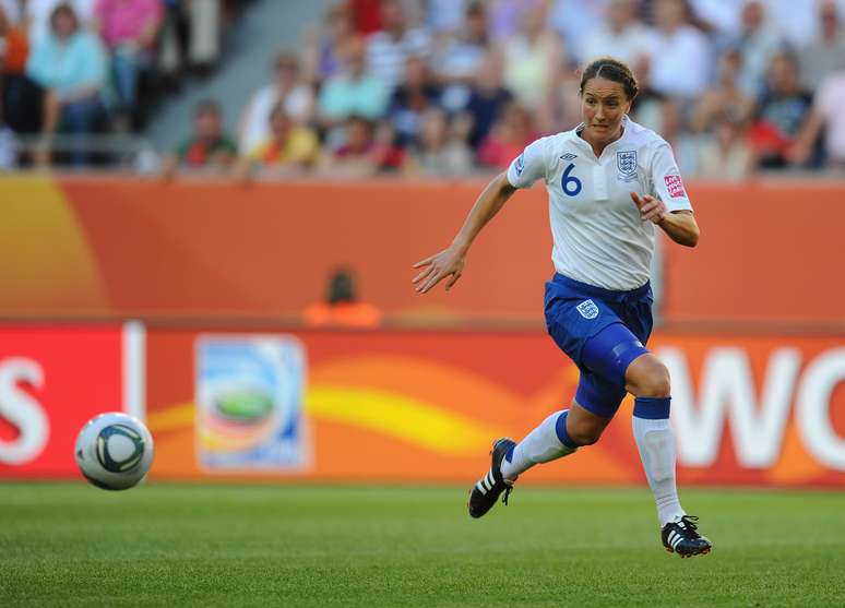 Inglesa Casey Stoney assumiu sua orientação sexual