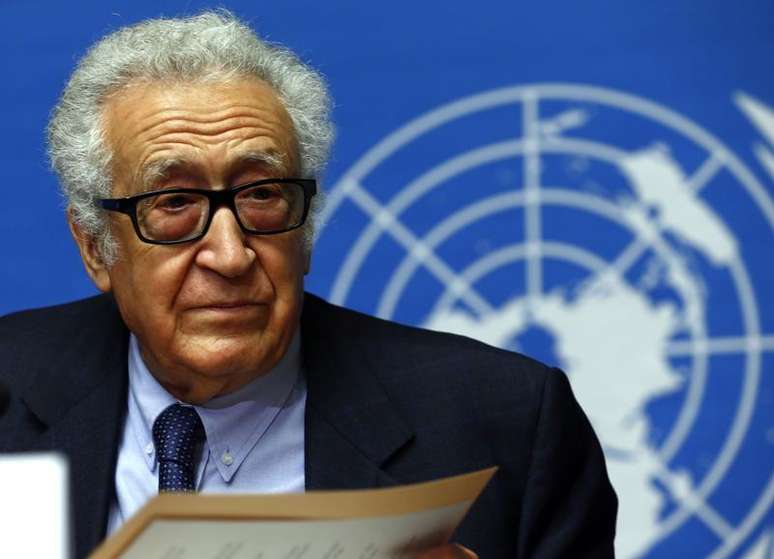 <p>Mediador da ONU nas negocia&ccedil;&otilde;es de paz sobre a S&iacute;ria, Lakhdar Brahimi, durante coletiva de imprensa na sede europeia da ONU</p>