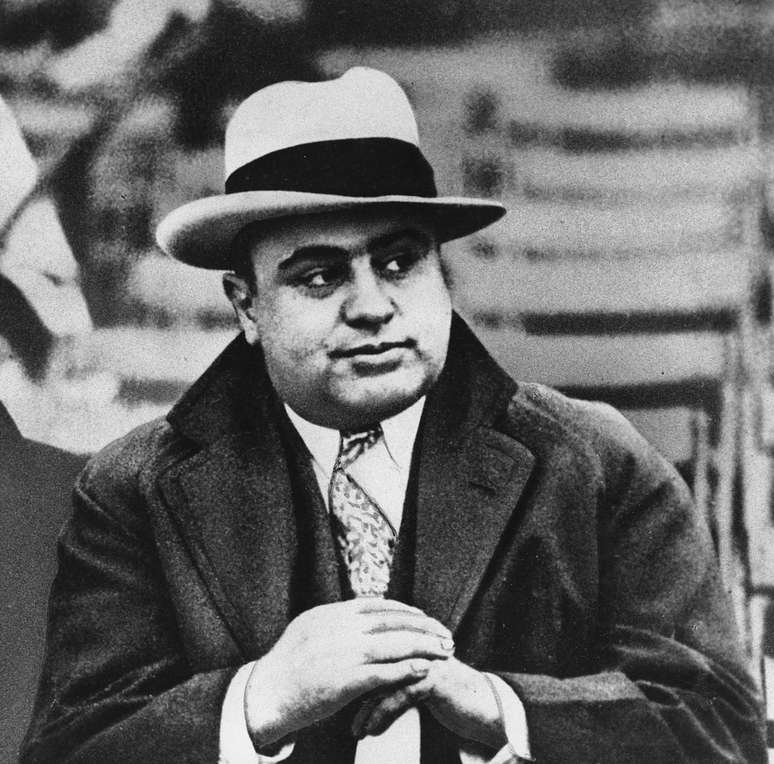 O mafioso de Chicago, Al Capone, em uma partida de futebol em 19 de janeiro de 1931