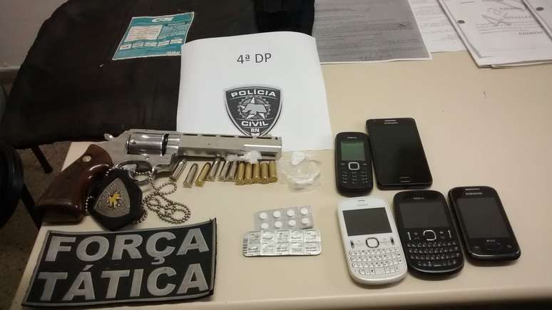 A polícia encontrou com Rivotril, além de uma arma e diversos celulares, comprimidos do remédio que lhe rendeu o apelido