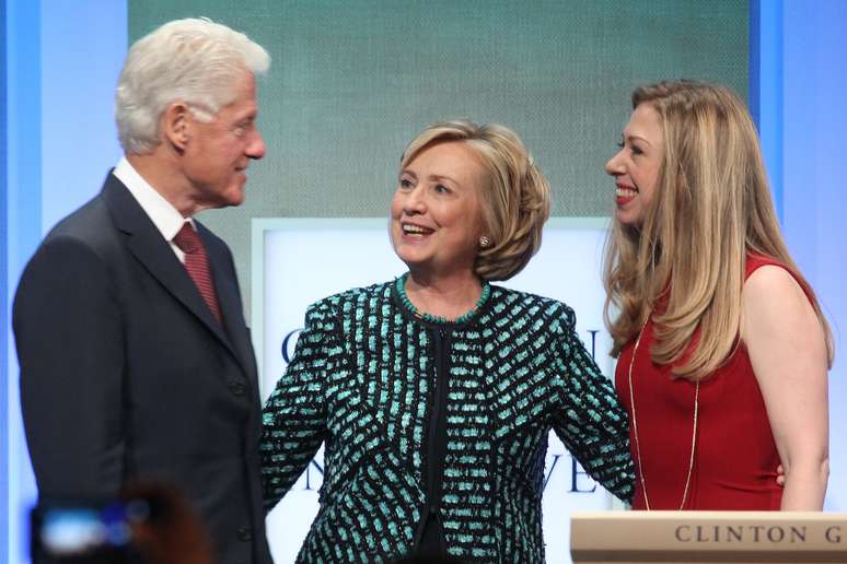 O ex-presidente com  a esposa, Hillary Clinton e a filha Chelsea durante o evento Clinton Global Iniciative, em setembro de 2013