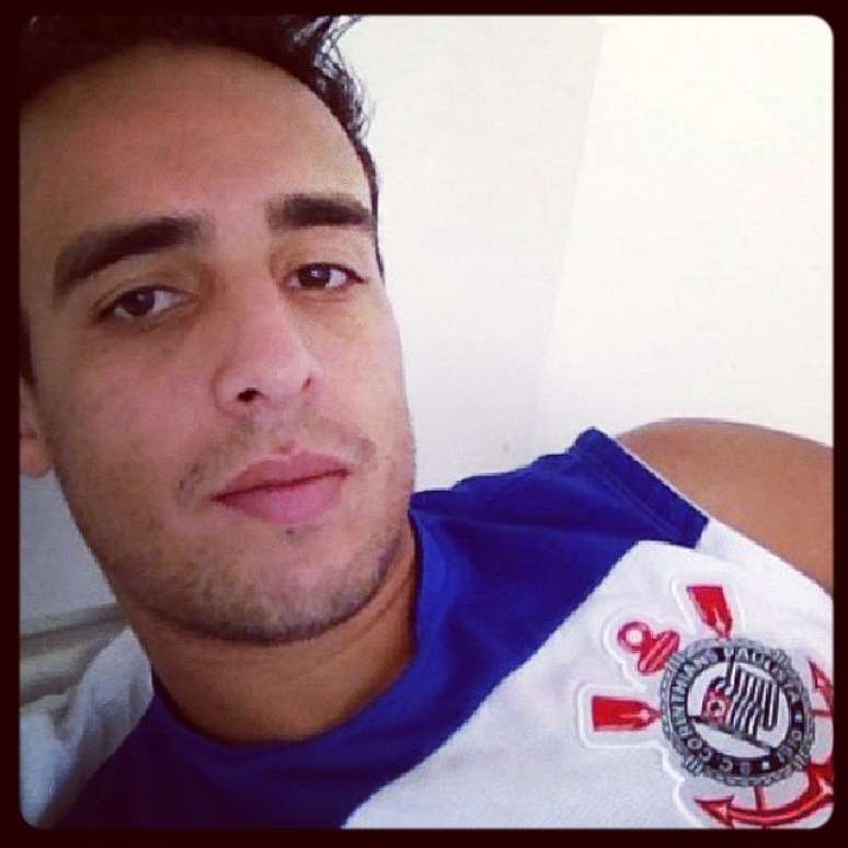 <p>Jadson j&aacute; treinou no Corinthians e postou foto no Instagram pessoal</p>