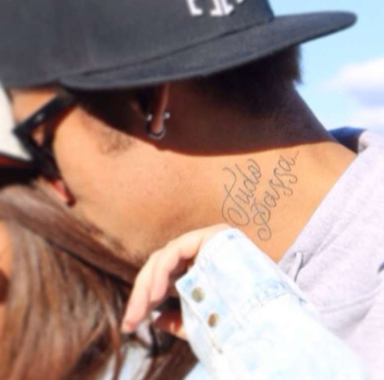 "Tudo passa", destacou Neymar na foto