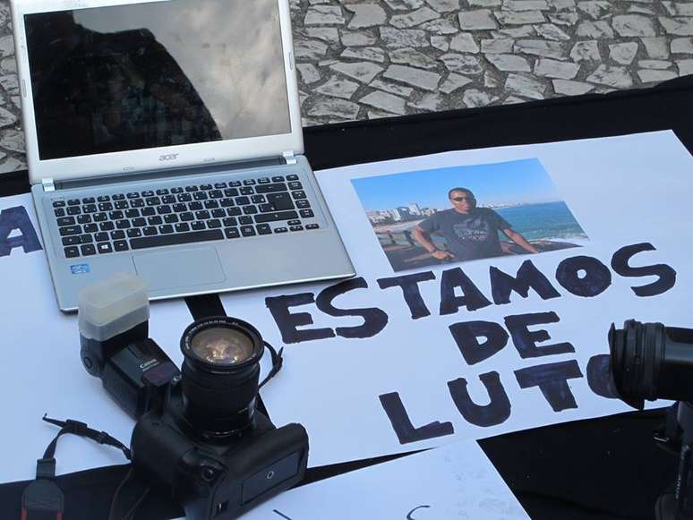 <p>Imagem de fevereiro de 2014 de manifestação de profissionais da imprensa em memória a Santiago</p>