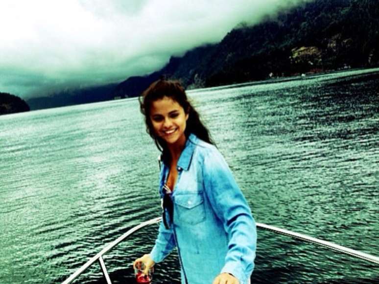 <p>Cantora de 21 anos em momento de tranquilidade ap&oacute;s deixar reabilita&ccedil;&atilde;o para tratar v&iacute;cios</p>