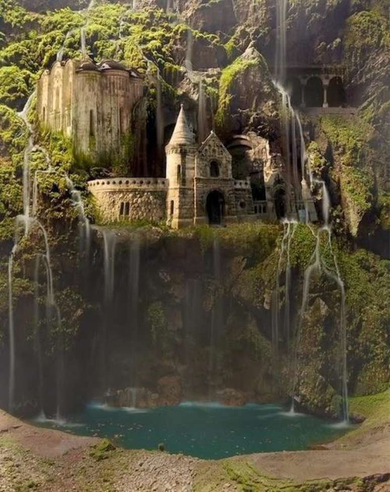 <p>Divulgada como um castelo construído em uma cachoeira, a foto é apenas uma criação no Photoshop</p>