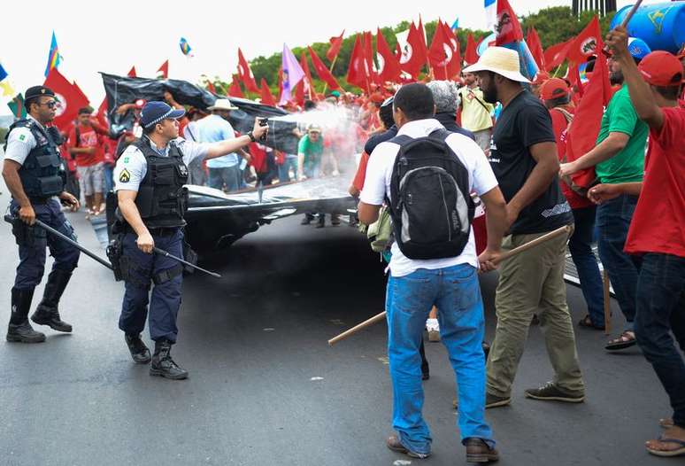 <p>Marcha do MST em Brasília terminou em confltio entre sem-terra e policiais</p>