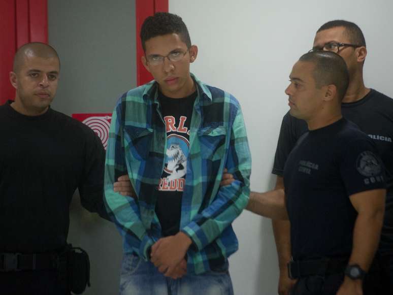 <p>Caio Silva de Souza foi preso durante a madrugada na Bahia e apresentado pela polícia no Rio de Janeiro</p>