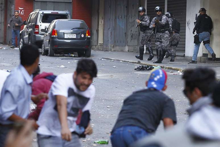 Manifestantes entraram em confronto com a polícia, em Caracas
