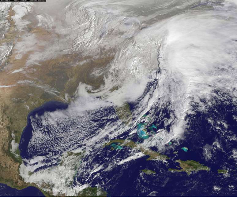 Imagem de tempestade de inverno atingindo o sul dos EUA e da costa leste registrada pelo satélite GOES-13