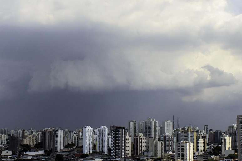 vc repórter: chuva coloca SP em atenção e fecha Congonhas