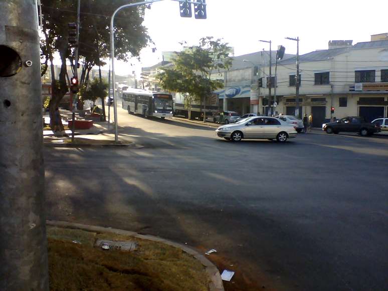 Largo do Japonês, na zona norte, está sem sinalização para motoristas e pedestres