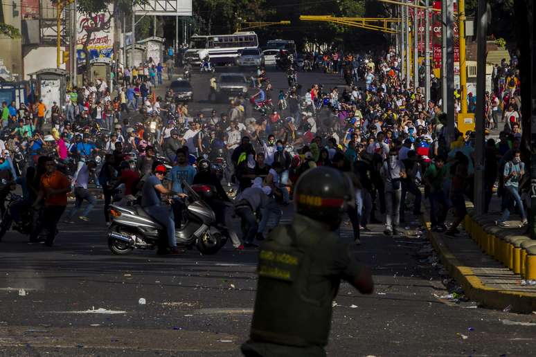 <p>Três pessoas morreram, 23 ficaram feridas e 25 foram detidas durante as manifestações que foram contidas por forças de segurança</p>