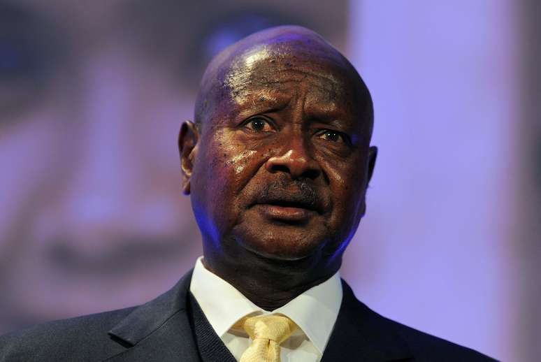 <p>O presidente da Uganda, Yoweri Museveni, diz que lei poder&aacute; proteger mais vulner&aacute;veis</p>