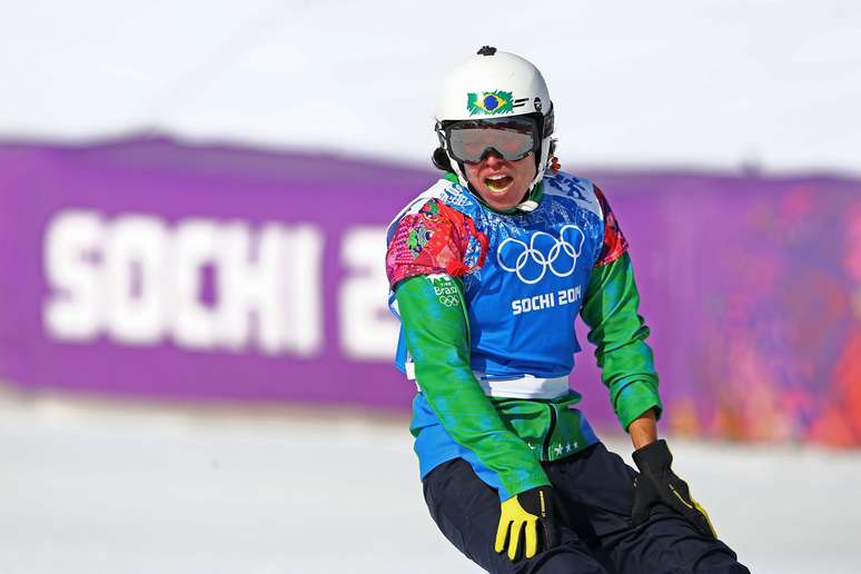 <p>A brasileira Isabel Clark caiu na disputa do snowboard cross dos Jogos de&nbsp;Sochi 2014&nbsp;e n&atilde;o conseguiu superar seu melhor desempenho em&nbsp;Olimp&iacute;adas de Inverno</p>