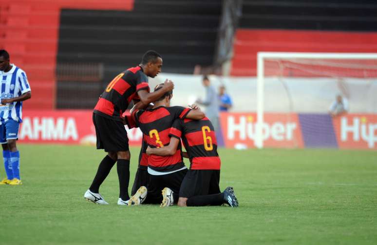 Sport comemora gol diante do CSA