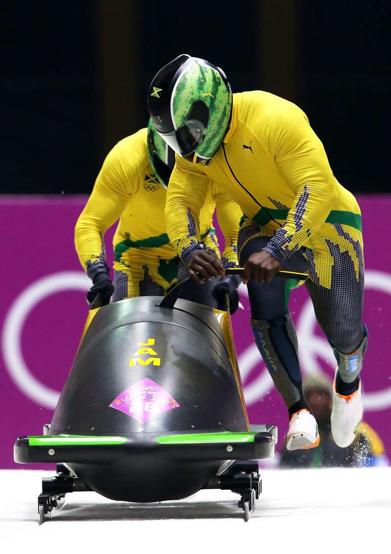 Capacete com apar&ecirc;ncia de melancia usado pelos jamaicanos causou sensa&ccedil;&atilde;o no bobsled