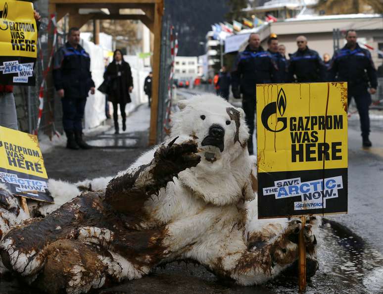 Ativistas do Greenpeace protestam durante o último encontro de Davos, na Suíça
