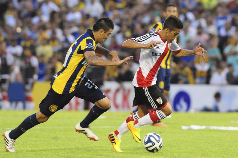 <p>Rosario Central e River Plate empataram por 1 a 1 neste domingo</p>