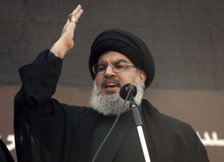 O líder do grupo xiita Hezbollah, xeique Hassan Nasrallah, pediu no domingo às forças políticas árabes que "parem a guerra na Síria"