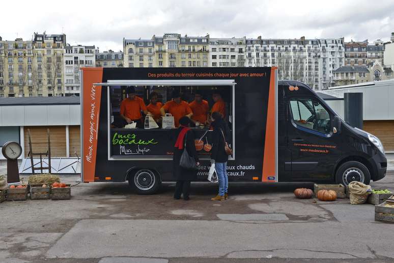 <p>Atualmente, Veyrat possui um caminh&atilde;o que circula nas proximidades da avenida Champs-Elys&eacute;es</p>