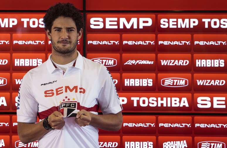 Apresentado, Pato só estreia em março