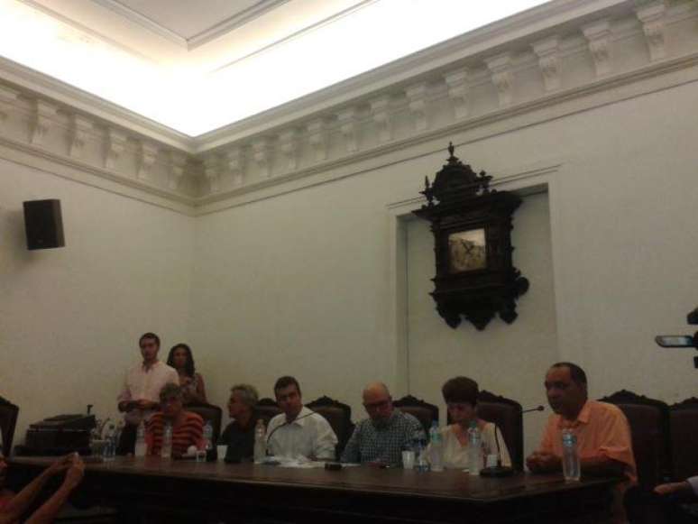 <p>Ivan Lins, Caetano Veloso, Luiz Eduardo Soares, Julita Lemgruber e &Aacute;tila Roque participaram do ato em apoio ao parlamentar</p>