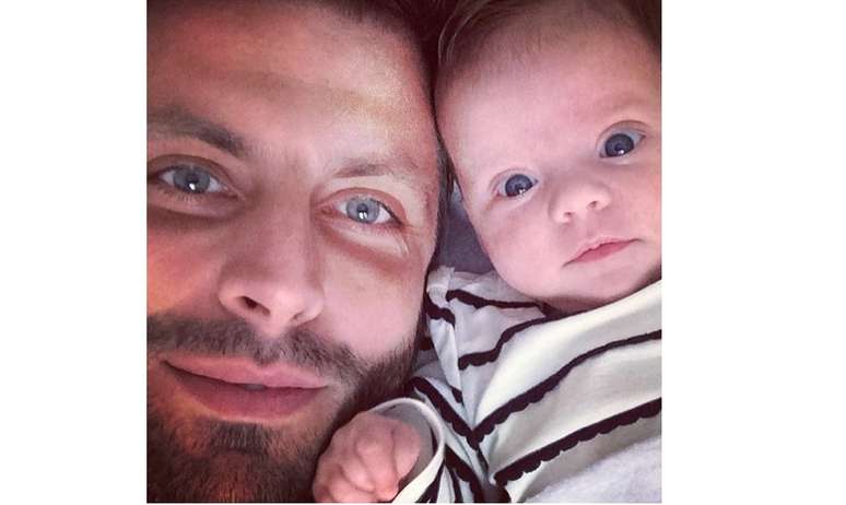 <p>Ator Henri Castelli postou em seu Instagram foto com a filha ca&ccedil;ula</p>
