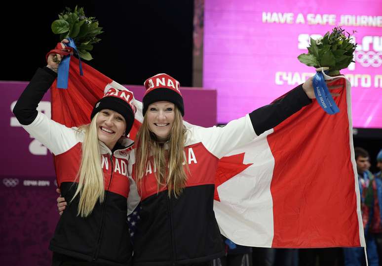 Canadense Kaillie Humphries e Heather Moyse comemoram ouro no bobsled