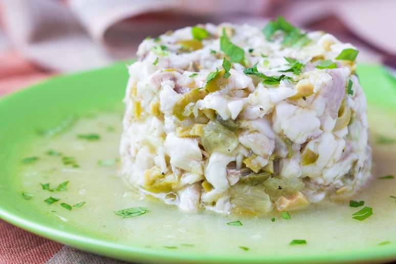 Bastante saboroso e nutritivo, ceviche de pargo possui o sabor e aroma especiais do gengibre, capim-limão e coentro