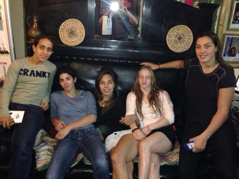 Ex-judoca da Seleção Brasileira, Camila Minakawa (centro) está há quase um ano em Israel