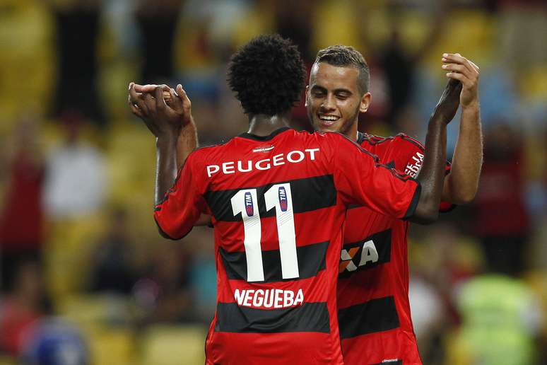 Flamengo divide a lideran&ccedil;a do Carioca com o Fluminense