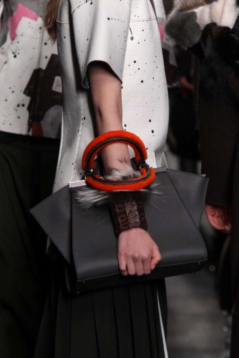 <p>Bolsas e botas tomaram conta do desfile da Fendi, na última quinta-feira (20)</p>