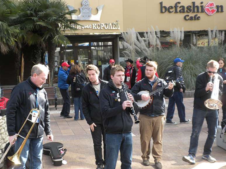 Quinteto de jazz viajou a Sochi para se apresentar nas ruas durante Olimpíada de Inverno