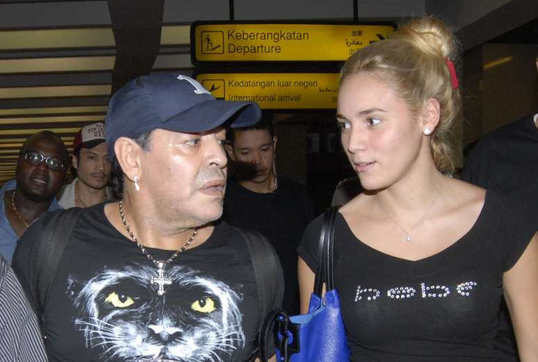 <p>Maradona, 53 anos, com a namorada Rocío Oliva, 23</p>