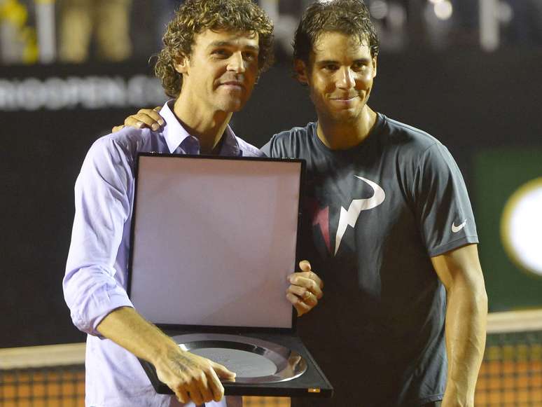 Guga posa para fotos com Rafael Nadal