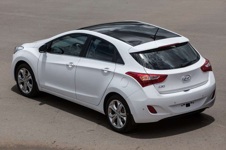 <p>A Hyundai anunciou nesta sexta-feira a chegada ao mercado nacional do i30 com motor 1.8</p>
