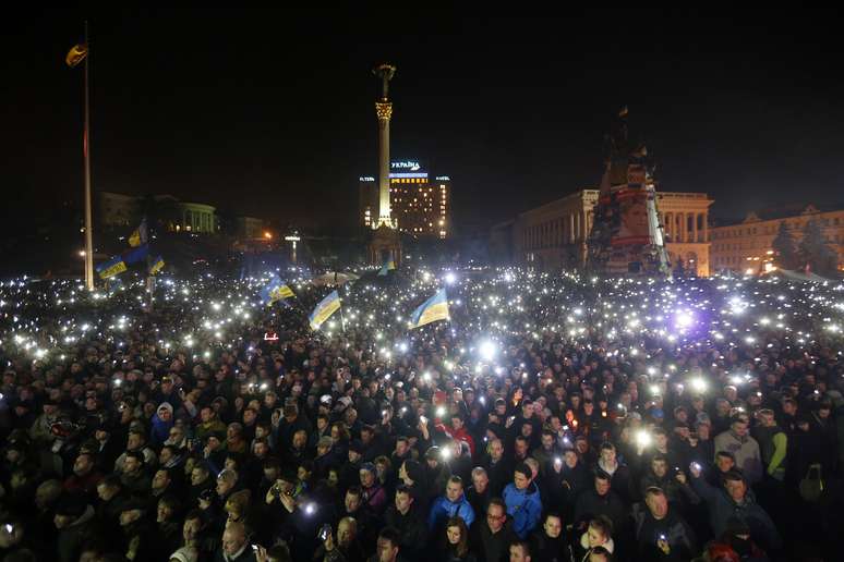 Manifestantes antigoverno se reuniram no centro de Kiev, nesta sexta-feira