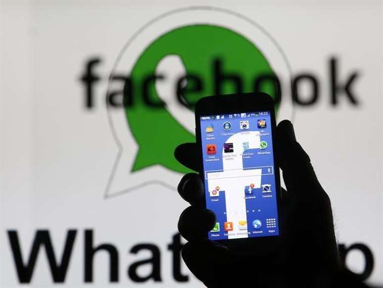 <p>A Comissão Europeia disse que o acordo entre o Facebook e o WhatsApp não prejudica a competição com as operadoras de telefonia</p>