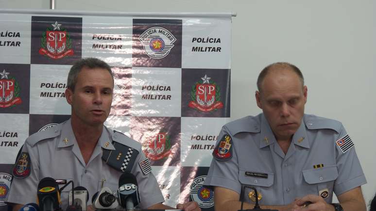 Coronel Cesar Luiz Pinheiro (E) classificou operação como "sucesso absoluto" e exaltou "menos danos à cidade"