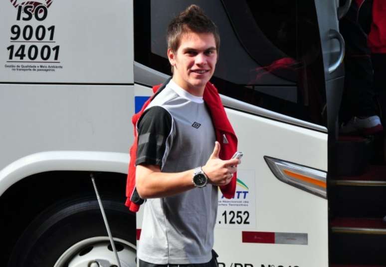 Clube e Nathan ainda n&atilde;o chegaram a um acordo sobre a renova&ccedil;&atilde;o. Contrato termina em abril de 2015.