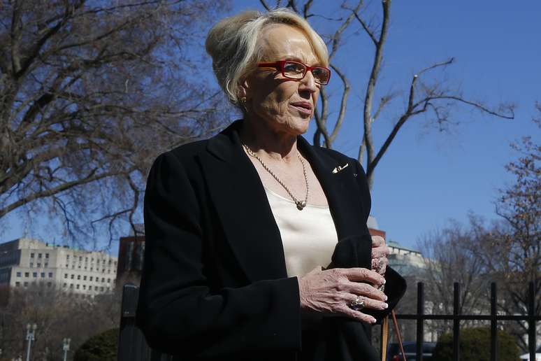 <p>A governadora do Arizona Jan Brewer se dirigiu à Casa Branca na segunda, dia 24. Ela terá uma semana para aprovar ou não uma lei que autorizará empresas a se negar a fornecer serviços a homossexuais</p>