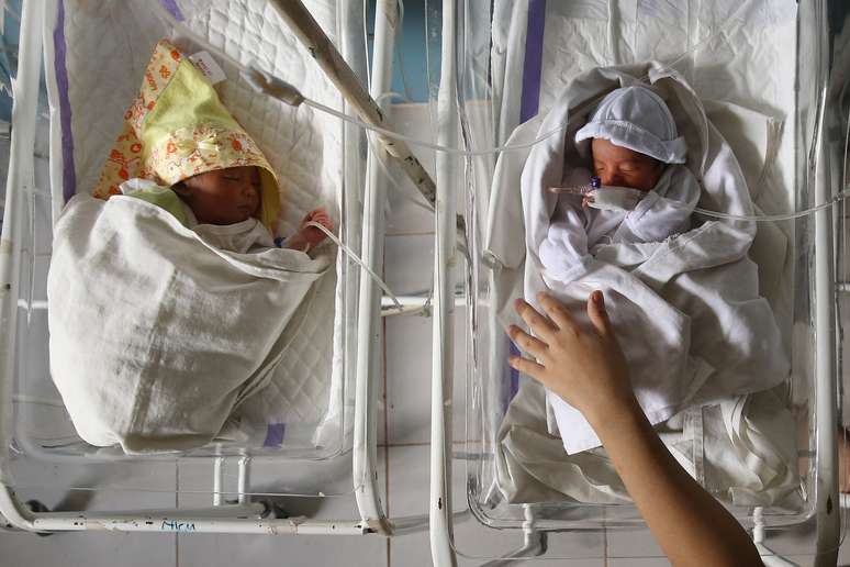 <p>Segundo o relatório da Save the Children, 2,9 milhões de bebês morreram nos 28 dias que se seguiram ao seu nascimento em 2012</p>